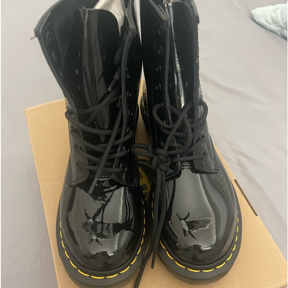 NWT Dr Martens 1460 patente leather boots size 7